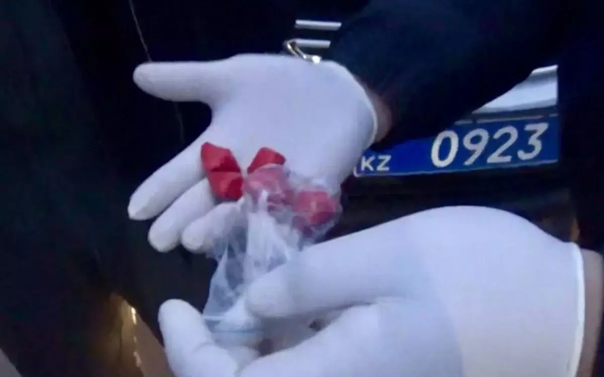 Павлодарда магнит арқылы есірткі жасырып жүрген 23 жастағы күдікті ұсталды