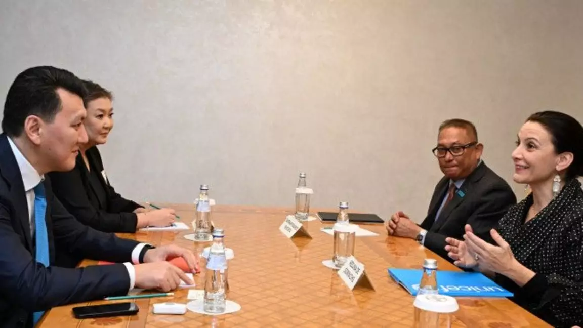 Ерлан Қарин ЮНИСЕФ аймақтық директоры Реджина Де Доминичиспен кездесті