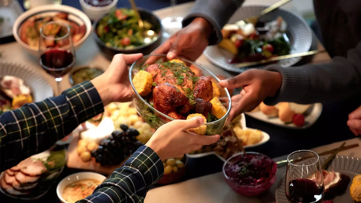 Прекратите перегружать себя углеводами: эксперты раскрыли скрытую причину, почему обильные приемы пищи дают обратный эффект, и как белок меняет ситуацию.