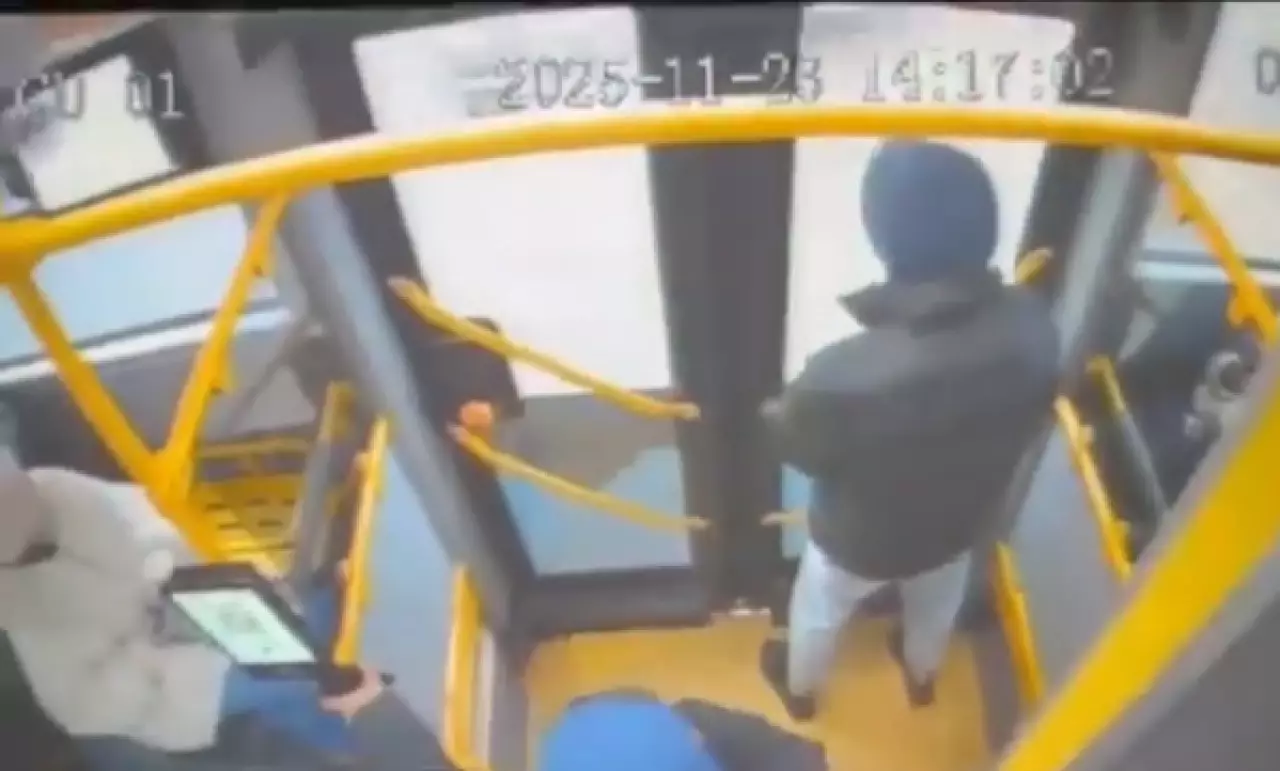 Пассажир распылил газовый баллончик в столичном автобусе