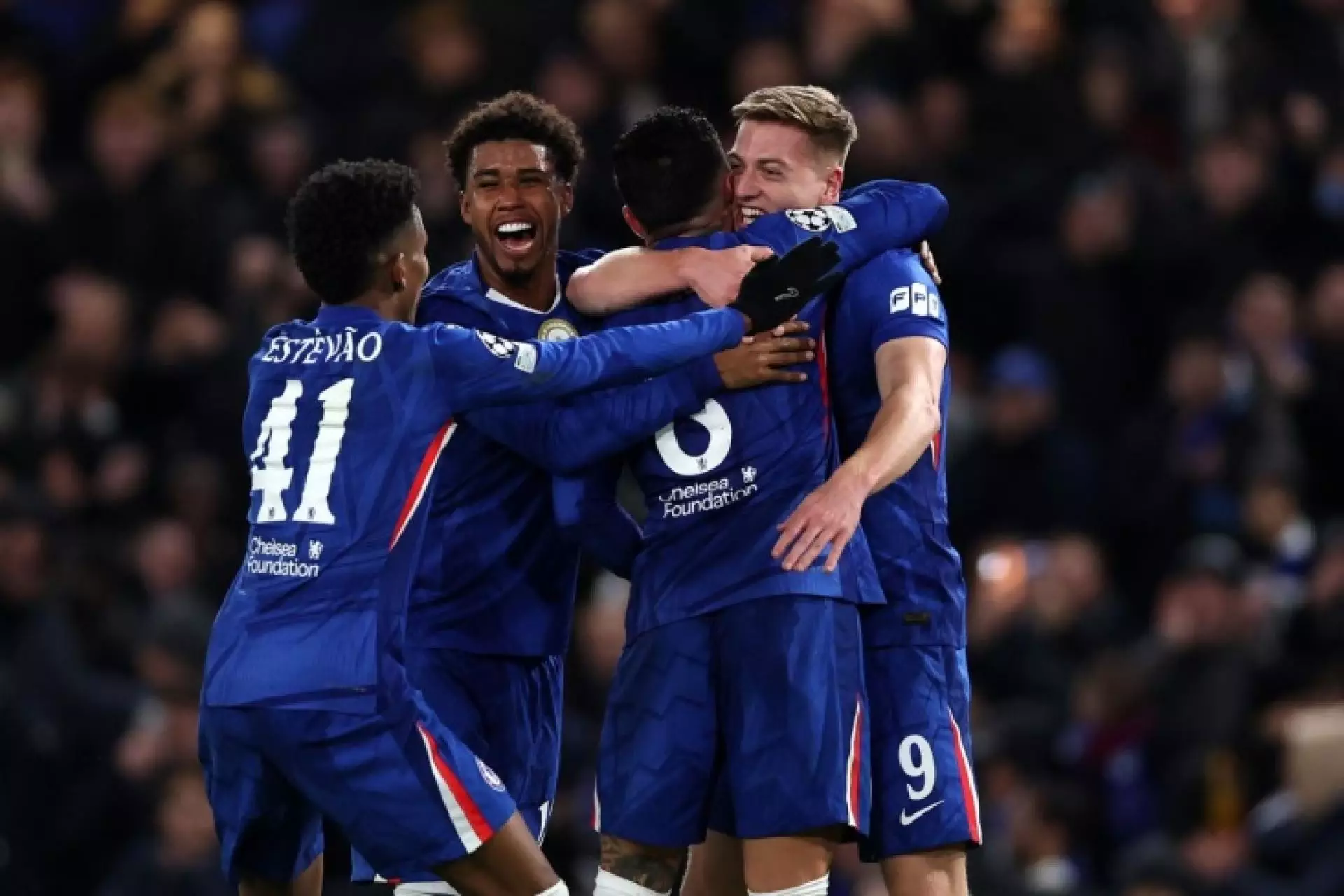 Челси уничтожил Барселону и вышел в гонку за плей-офф