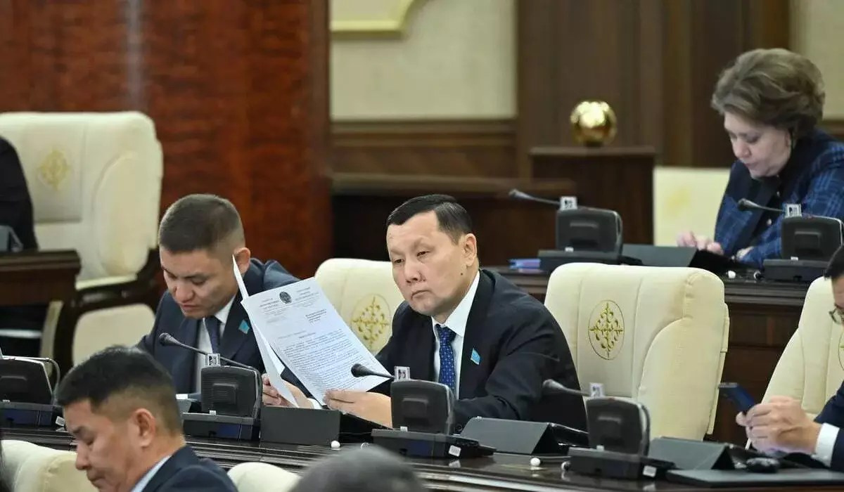 «Мы извратили Уголовный кодекс»: депутат раскритиковал поправки о защите медиков в Казахстане