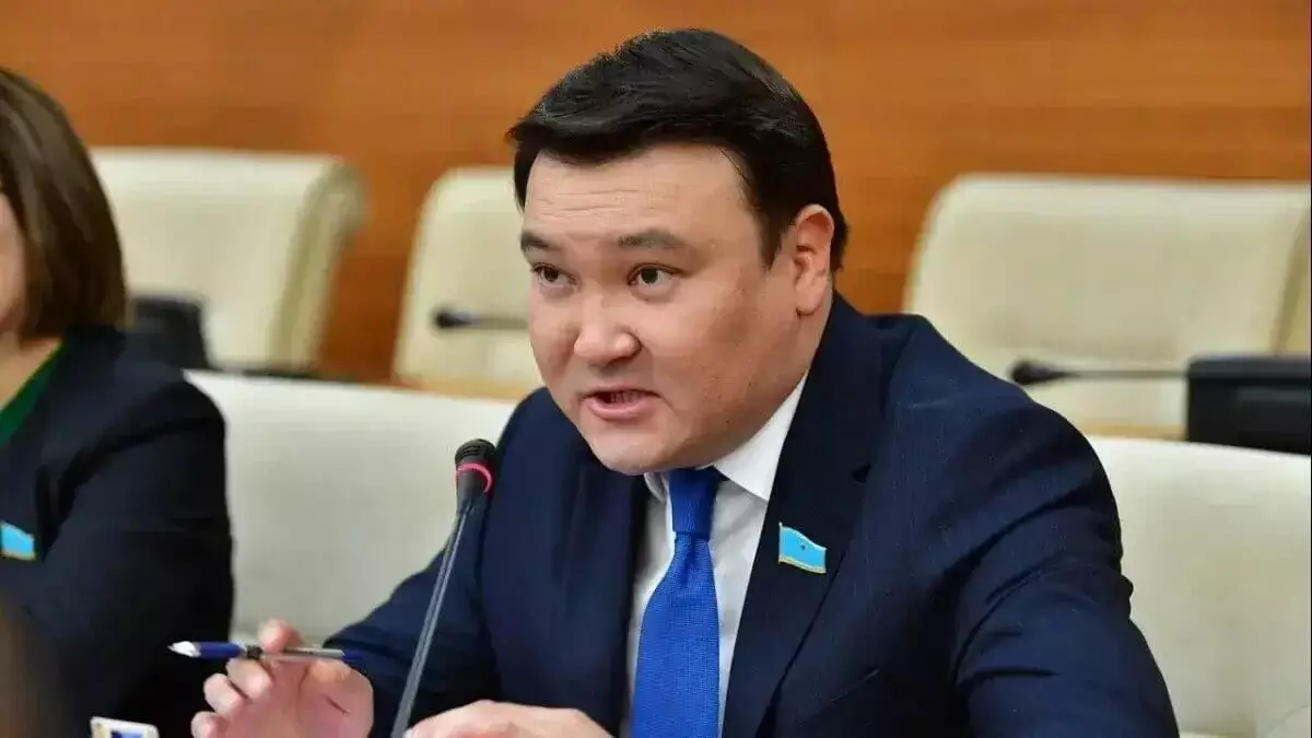 «Фамилия может стоить карьеры»: Максат Толыкбай рассказал, как казахстанцев за рубежом путают с россиянами