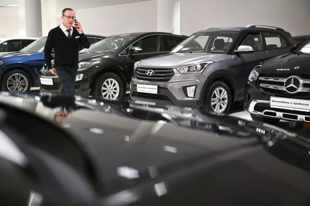 Россияне бросились скупать новые автомобили - новости на Lada.kz 26.11.2025