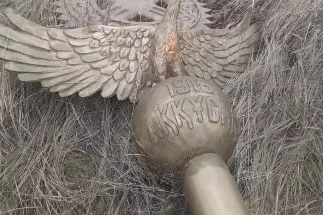 Әлі ашылу салтанаты өтпеген Міржақып Дулатұлының мемориалын қиратып кетті