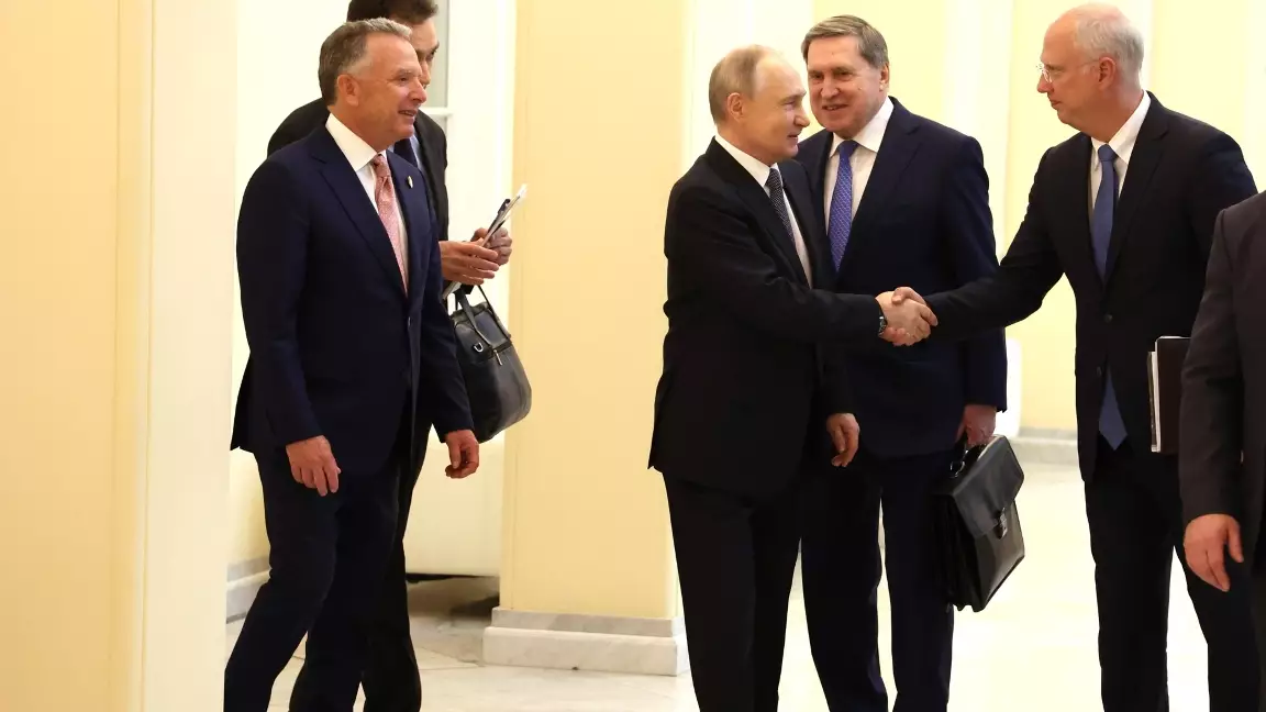 Украинаға қатысты АҚШ шенділерінің пікірі екіге айырылды