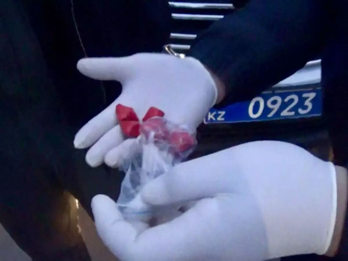 "Магнитного" наркозакладчика задержали в Павлодаре (ВИДЕО)