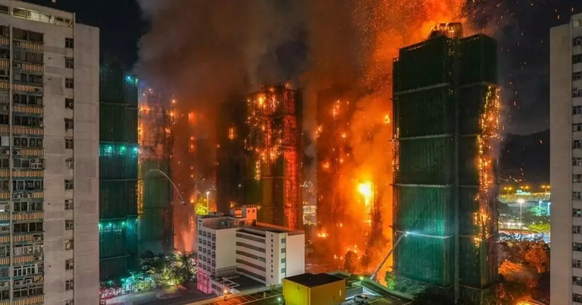  Гонконгта 4000 адам тұратын тұрғын үй кешені түгі қалмай өртеніп кетті (видео) 