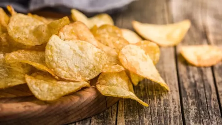 В 2026 году в Узбекистане планируют ввести акциз на чипсы