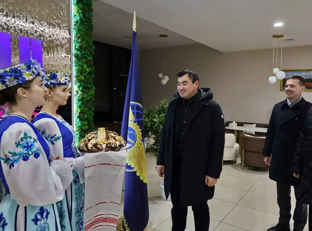 Делегация МЧС Казахстана во главе с министром посещает Беларусь с официальным визитом.