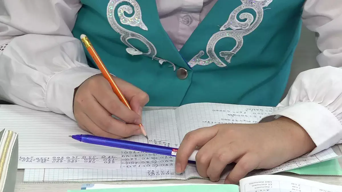 "Әліппе" мен "Қазақ тілінің" бағдарламалары мектептерде мақұлдаудан өтіп жатыр