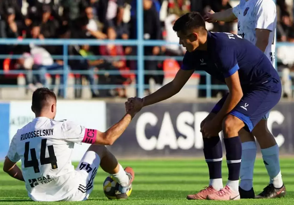 Футбольный переполох: в Сети обсуждают возможную смену руководства и тренера «Каспия» - новости на Lada.kz 26.11.2025