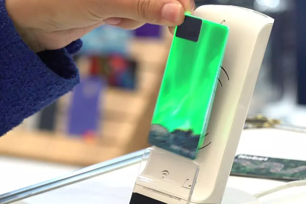 В стране появятся ароматизированные и светодиодные банковские карты