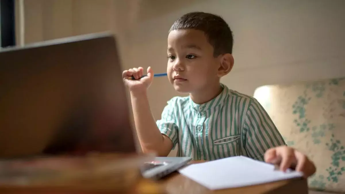 Қазақстанда эпиджағдайға байланысты 200 мыңға жуық оқушы онлайн оқып жатыр