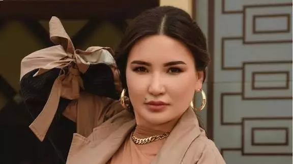 Журналист «Отанымды жемеңдер» деген Құралай ханымды орнына қойды