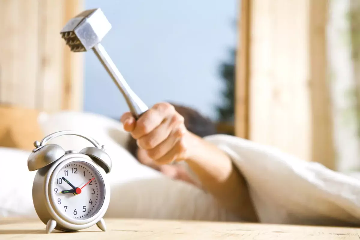 Почему по утрам так сложно просыпаться и как сделать это легче