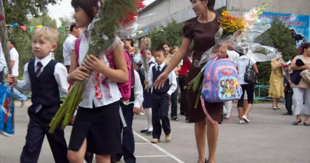  Ақтөбеде 700-ден аса мұғалім төрт айдан бері жалақы алмай жүр 