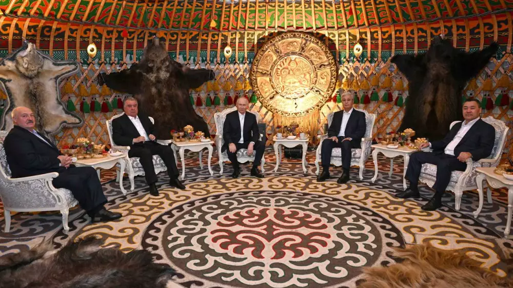 Токаев в Бишкеке: под шаныраком - за день до большого разговора