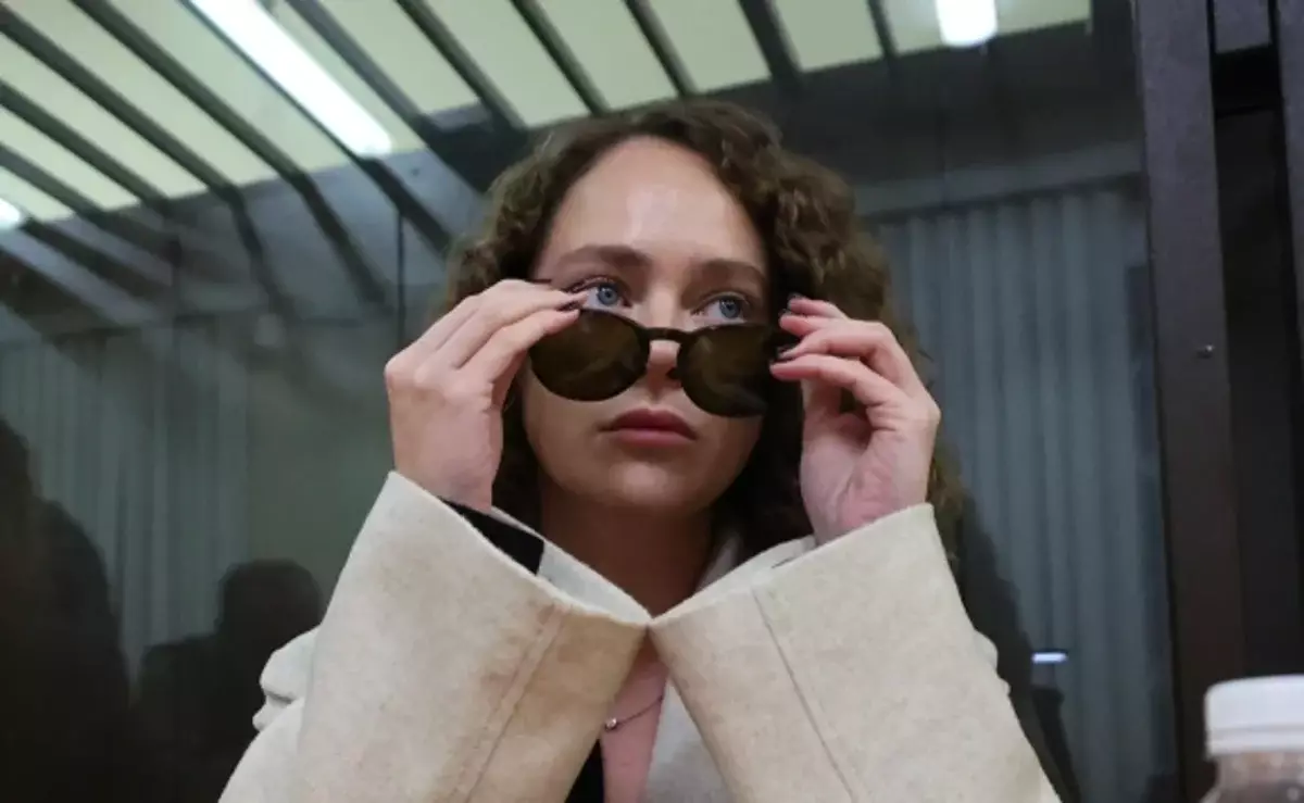 Звезда «Интернов» Аглая Тарасова признана виновной в контрабанде наркотиков