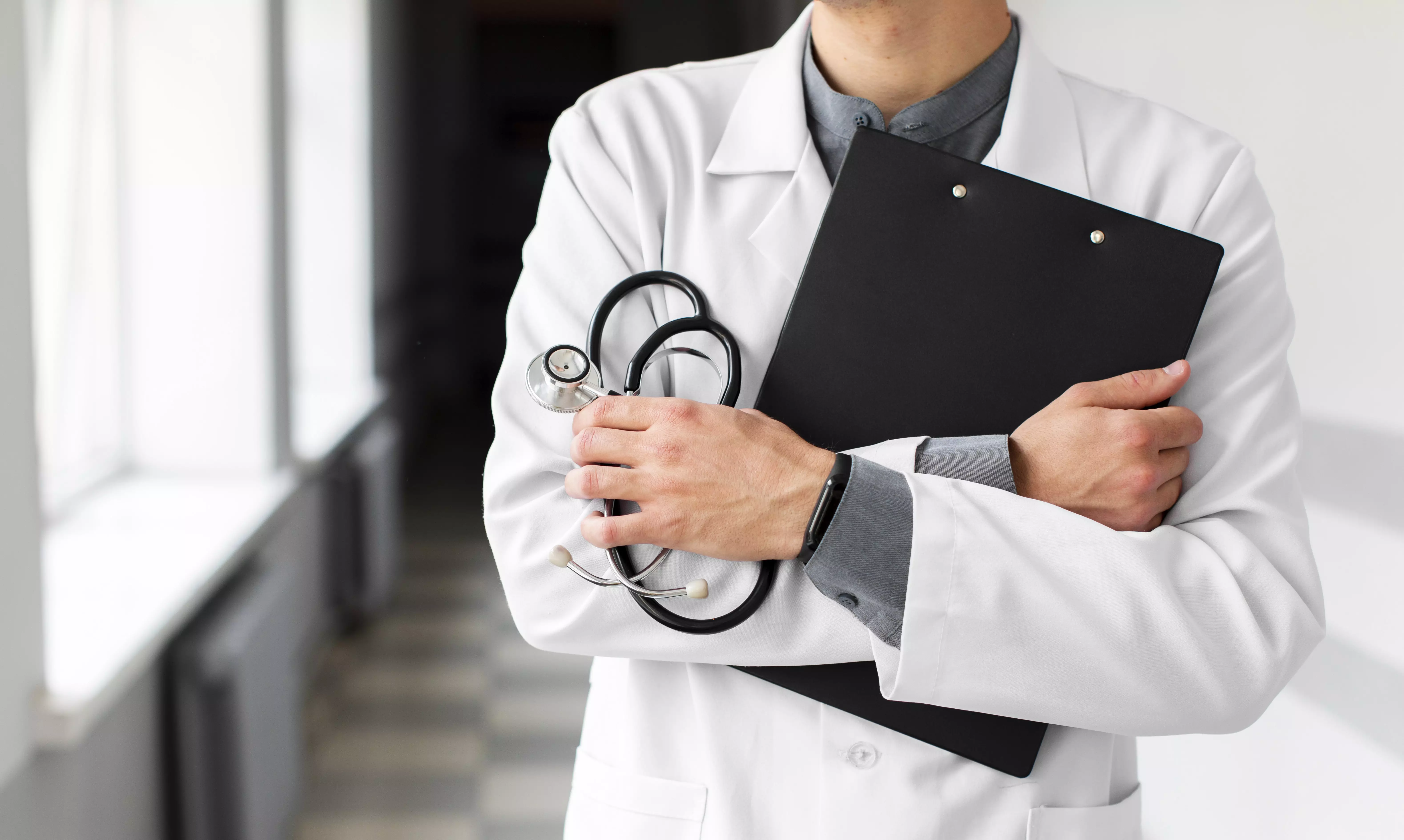 Более 1,3 тыс. медиков получили соцподдержку с начала года в Казахстане