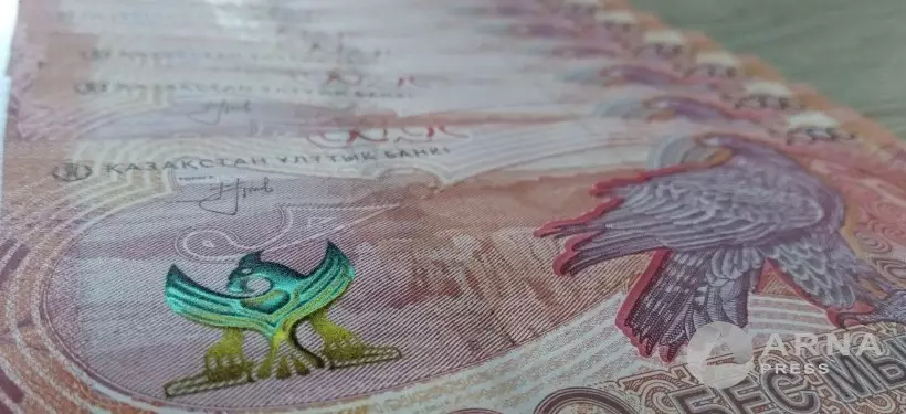 Казахстанцам запретят одновременное оформление нескольких кредитов