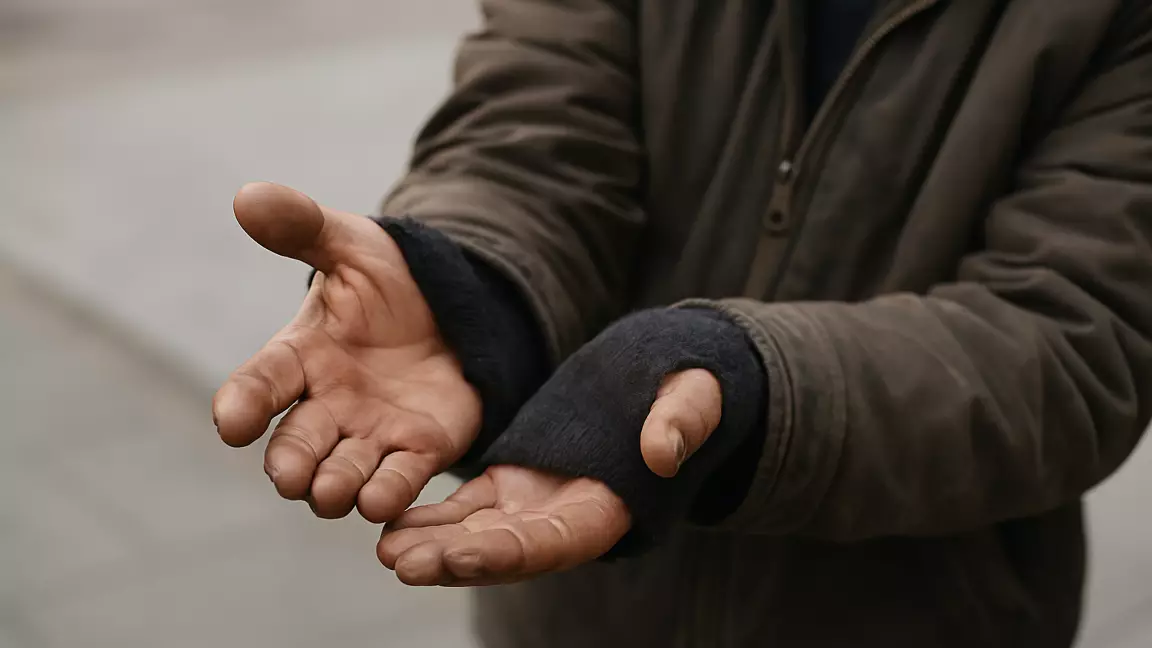 Алматыда қайырымдылық қорының басшысы 15 жастағы баланы пайдаланып, ақша тапқан