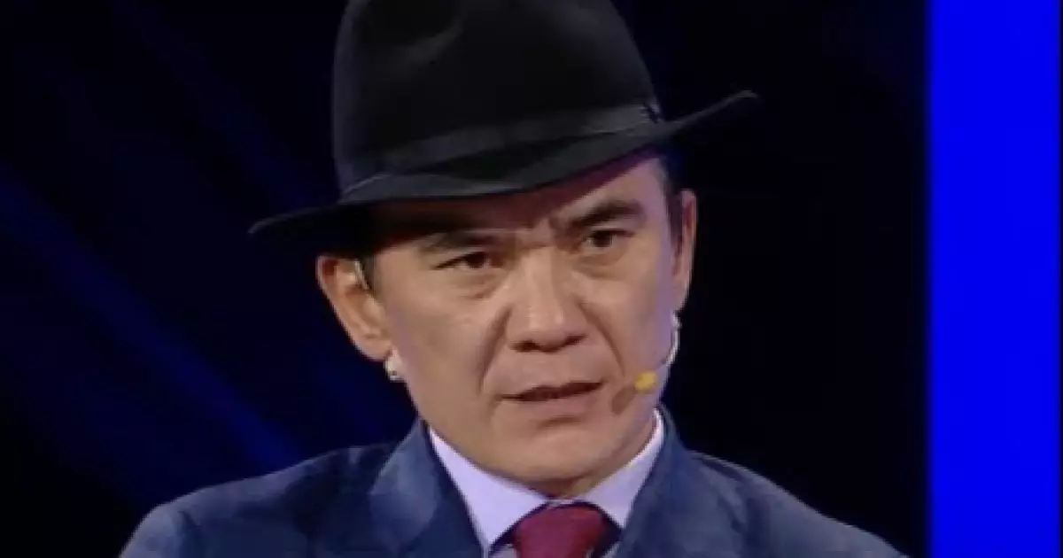  Әжесінің жаназасында имаммен әзілдескен ақын елді күлкіге қарық қылды 