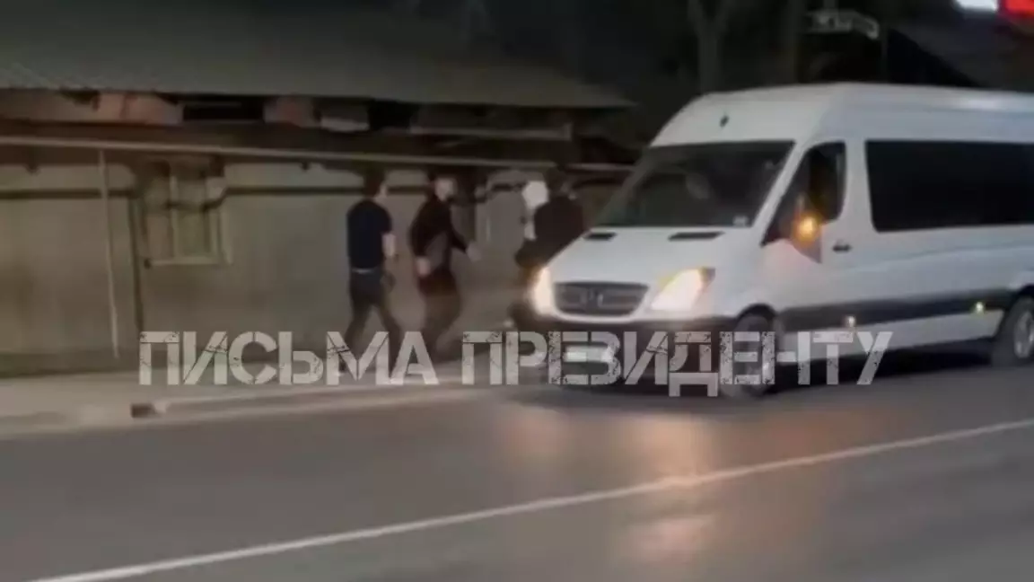 Алматыда жас жігіттерді көшеден ұстап әкетіп жатыр деген ақпарат тарады