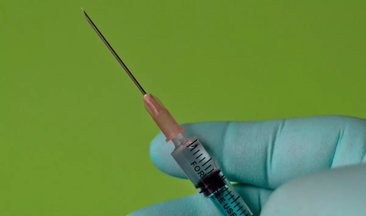 "Это прямой подрыв доверия": Альназарова жестко ответила на фейк о вакцинах