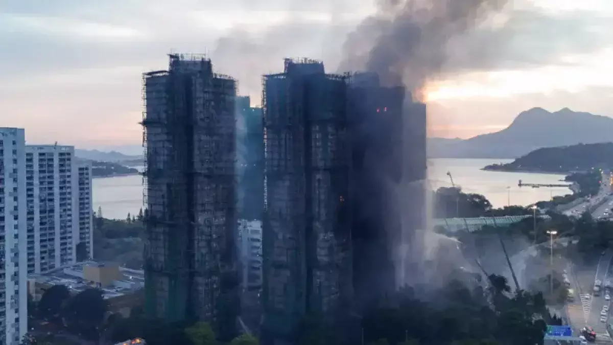 Пожар в Гонконге унес жизни 44 человек, еще несколько сотен числятся пропавшими без вести