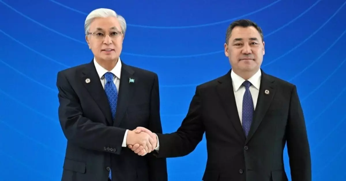  Қасым-Жомарт Тоқаевты «Ынтымак Ордо» резиденциясында Садыр Жапаров күтіп алды 