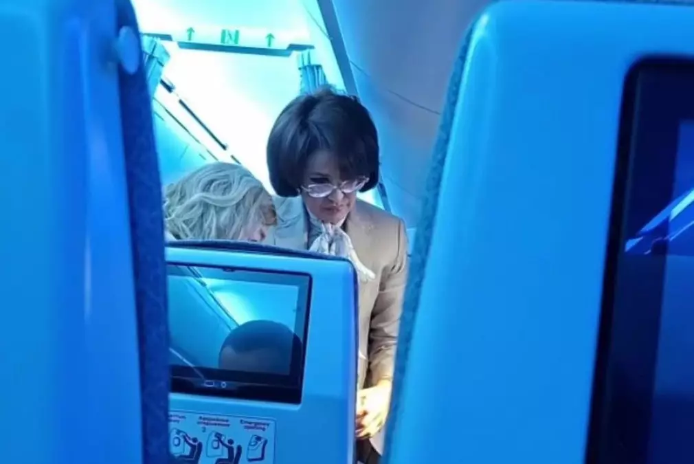 Министр здравоохранения спасла пассажирку на рейсе Астана-Алматы