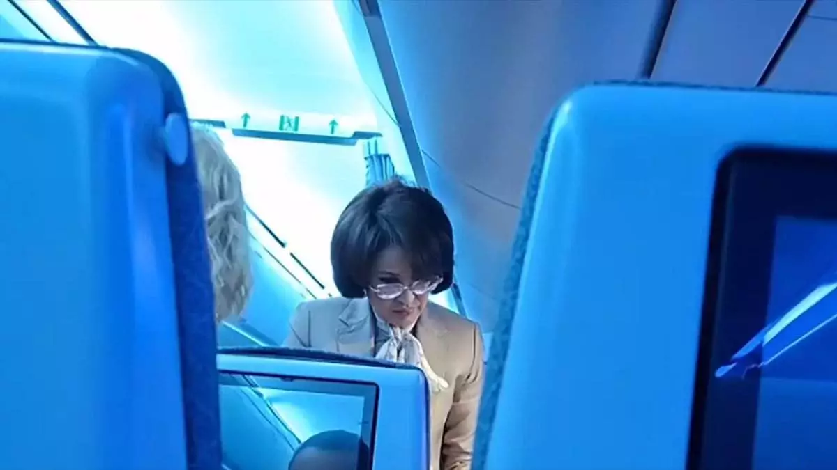 Пассажирке самолета стало плохо - на помощь пришла лично министр Альназарова