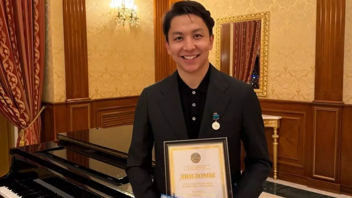 Танымал әнші Өктем Алтаевтың ұлы мемлекеттік сыйлыққа ие болды 