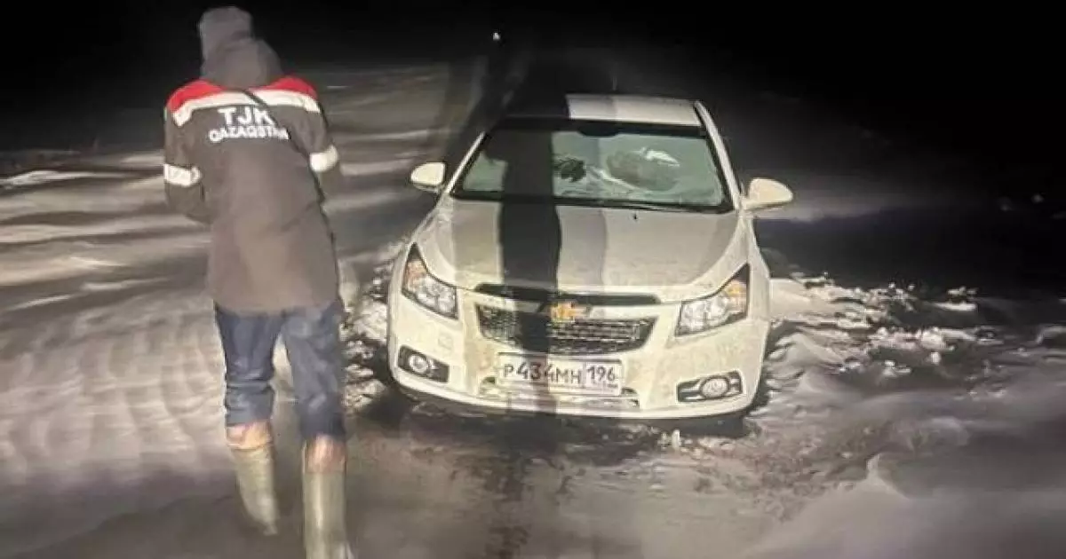  Дети замерзали на трассе в Костанайской области: видео 