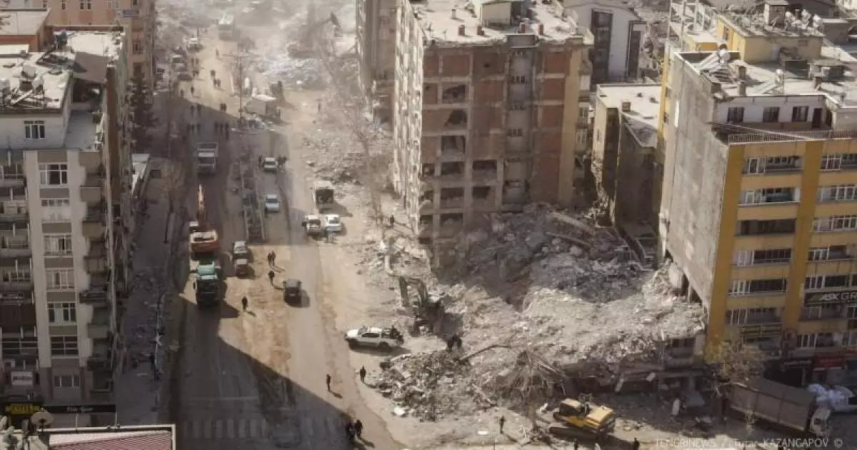  Число погибших после повторного землетрясения в Турции растет 