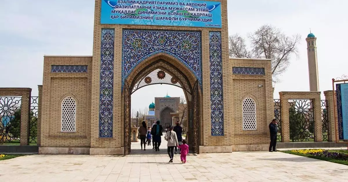  Исторический архитектурный памятник-комплекс Занги-ота 