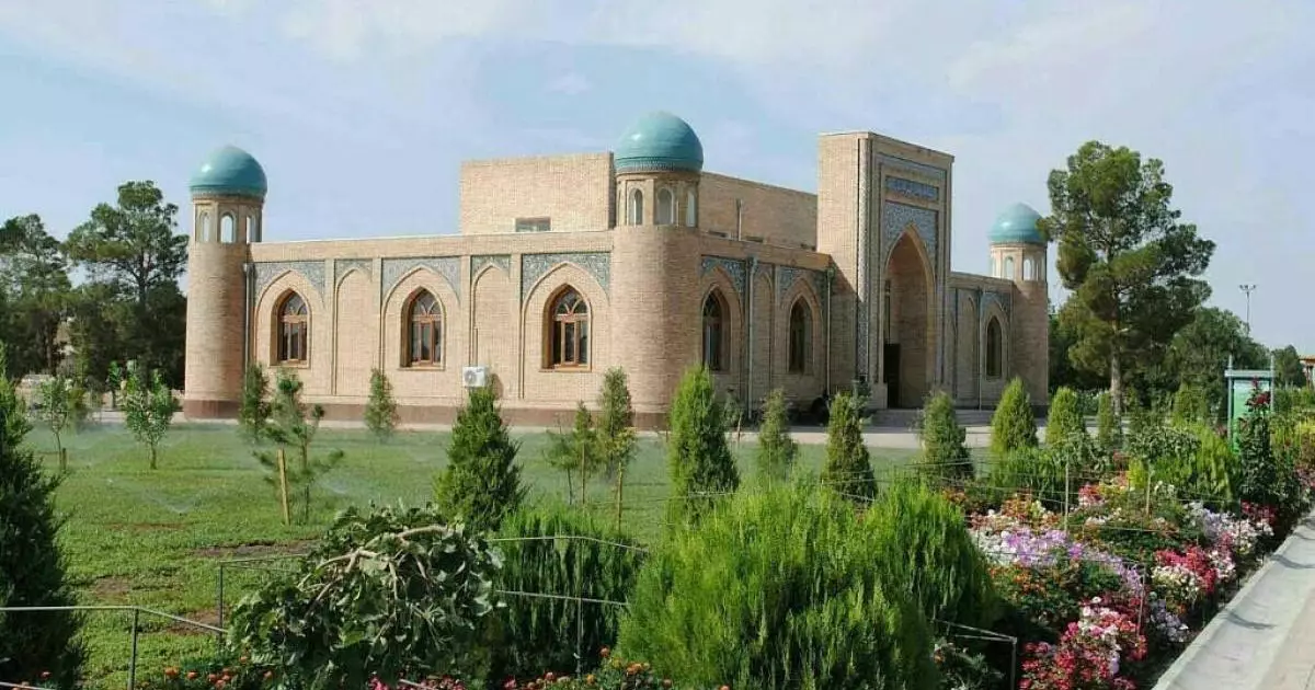  Мемориальный комплекс Аль Хаким Ат-Термизий 