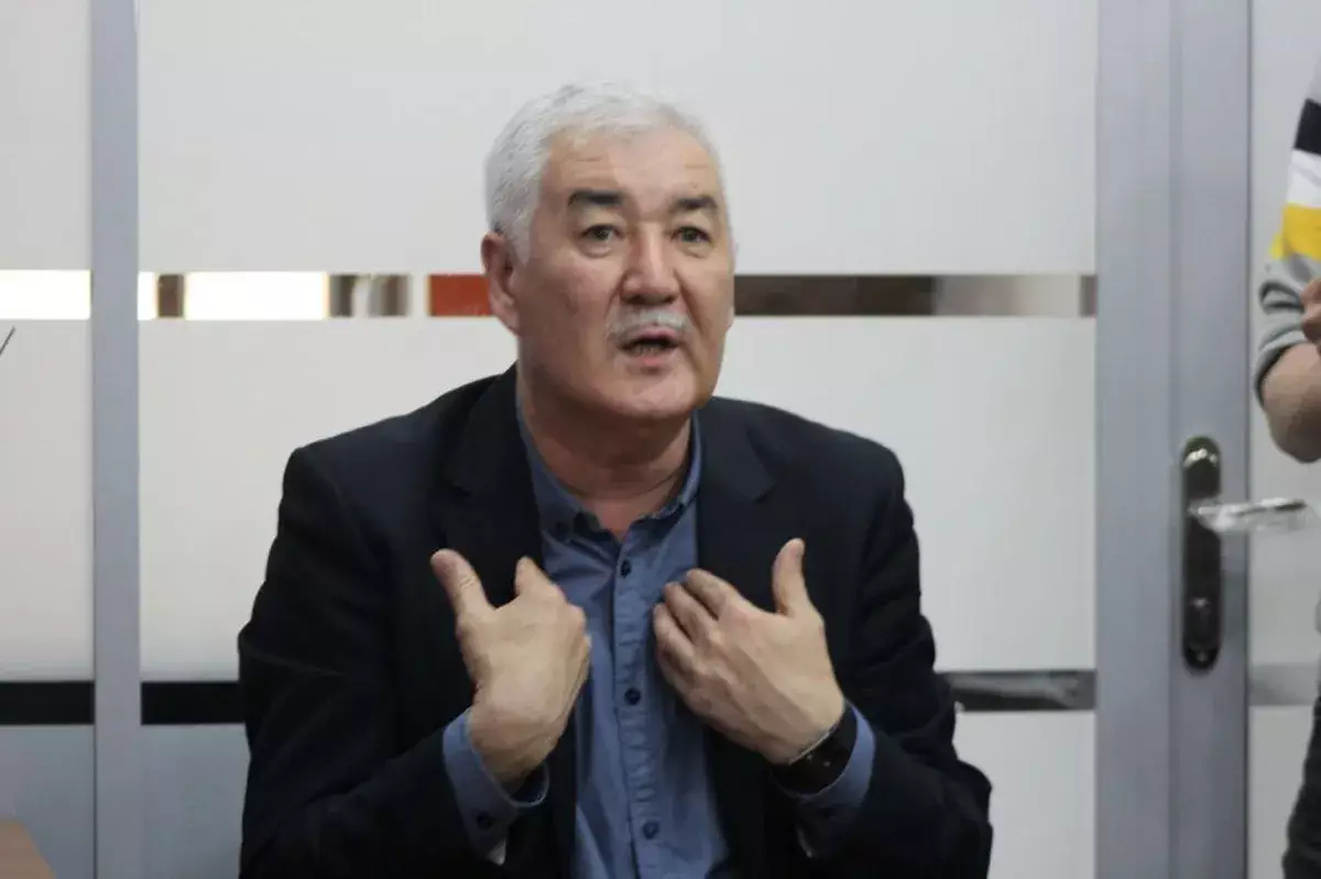 «Мен айтпасам, кім айтады, көп сене бермеңіз»: президент сайлауына түскен Қосанов Тоқаевқа хат жазды