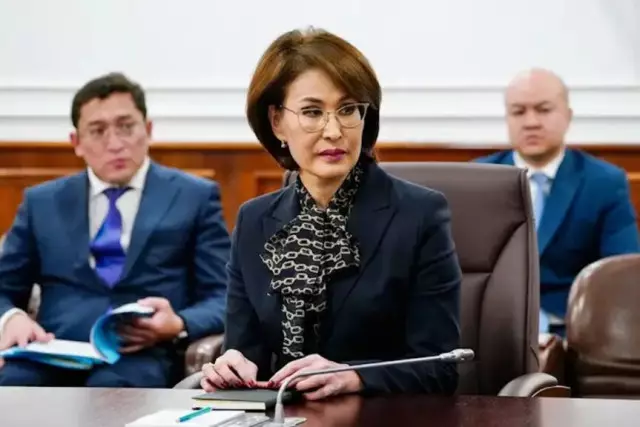 Қазақстанның денсаулық сақтау министрі ұшақта адам өмірін сақтап қалды