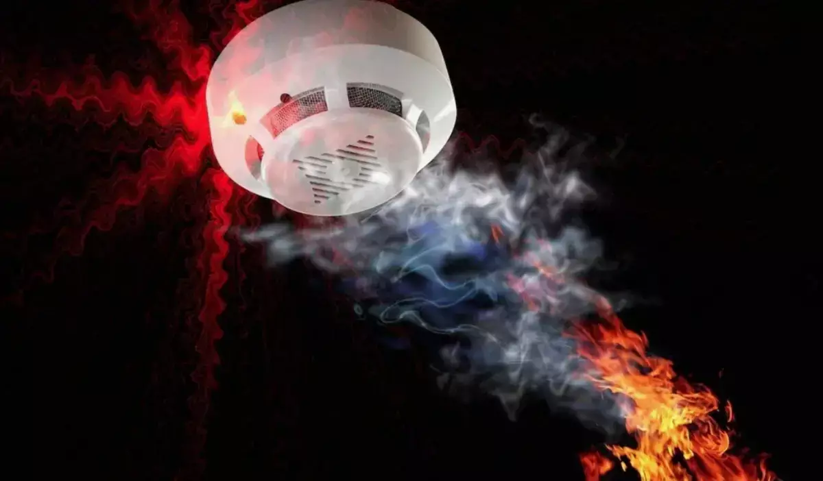 В Казахстане ввели реальные штрафы за отсутствие датчиков дыма: кто и сколько будет заплатить - новости на Lada.kz 27.11.2025