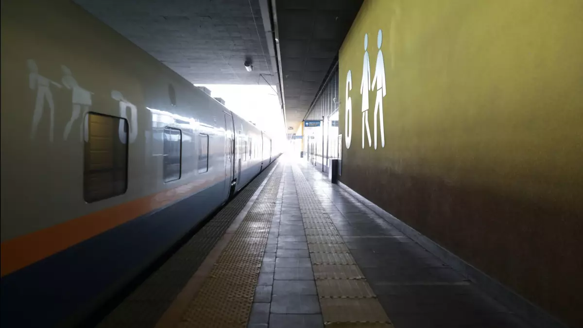 Пойыз бір топ жұмысшыны қағып кетіп, 11 адам қаза тапты