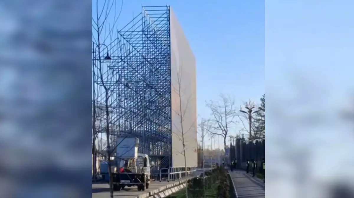 Кыргызстан закрыл экраном посольство Украины перед приездом Путина