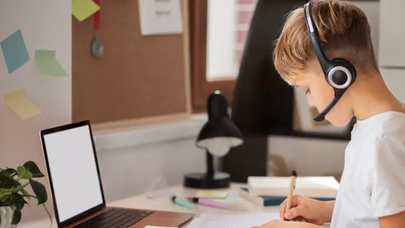 Қазақстанда 250 мыңнан астам оқушы қашықтан оқып жатыр