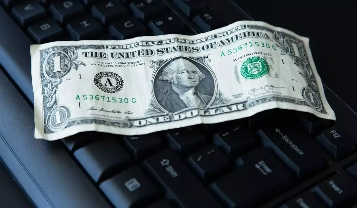 Курс доллара снизился до 516 тенге на биржевых торгах в Казахстане