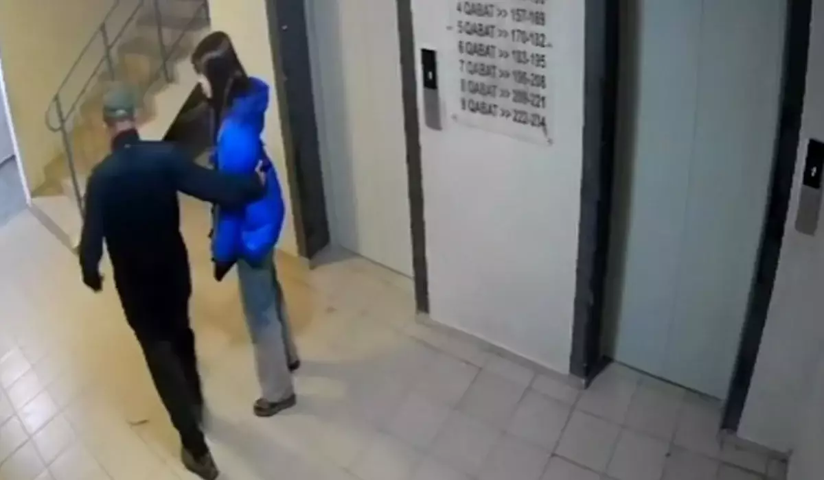 «Үйіме кір, бірге демалайық»: Талғарда зіңгіттей еркек 15 жастағы қыз балаға қырындаған (ВИДЕО)