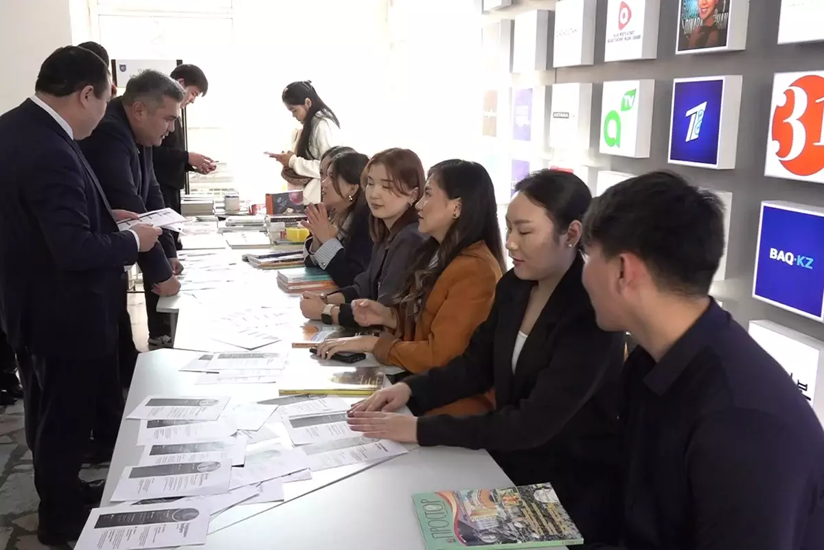 Первые шаги к карьере: в КазНУ прошла ярмарка вакансий для будущих специалистов