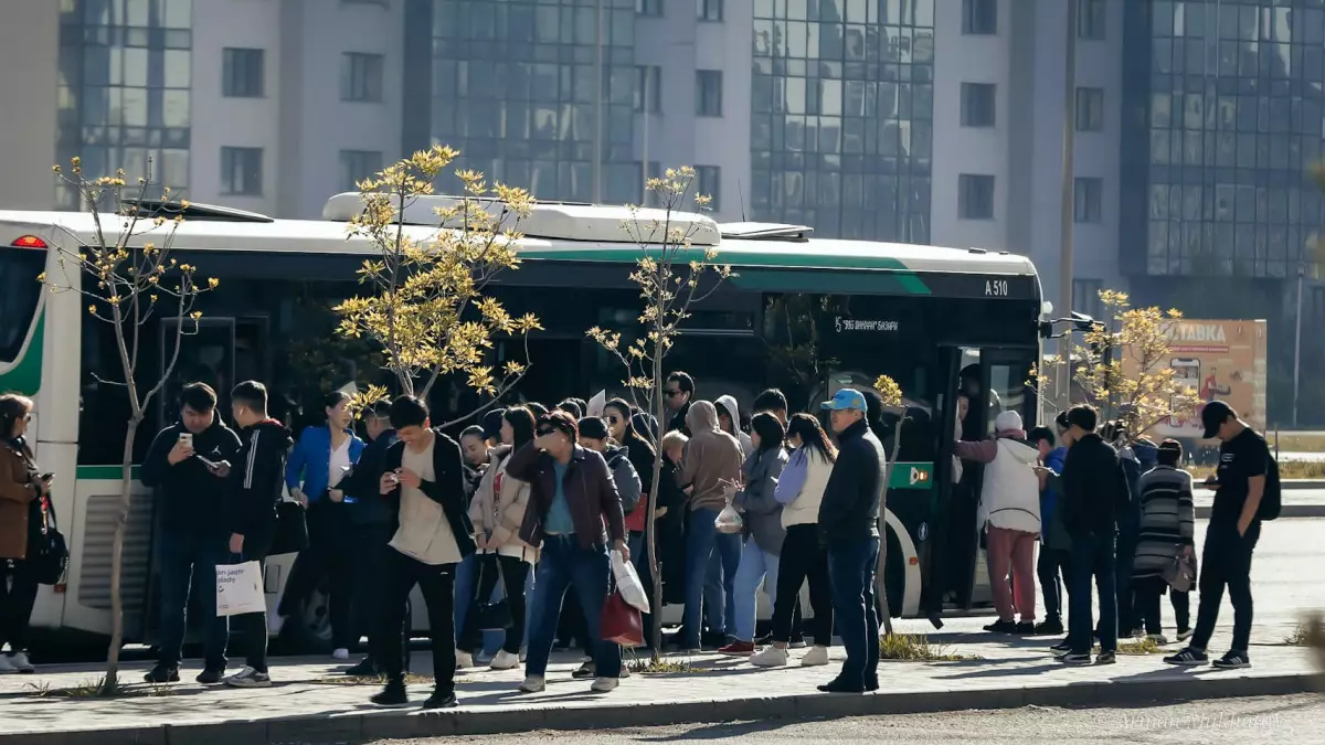 Алматыда жолаушы автобус жүргізушісіне шабуыл жасады