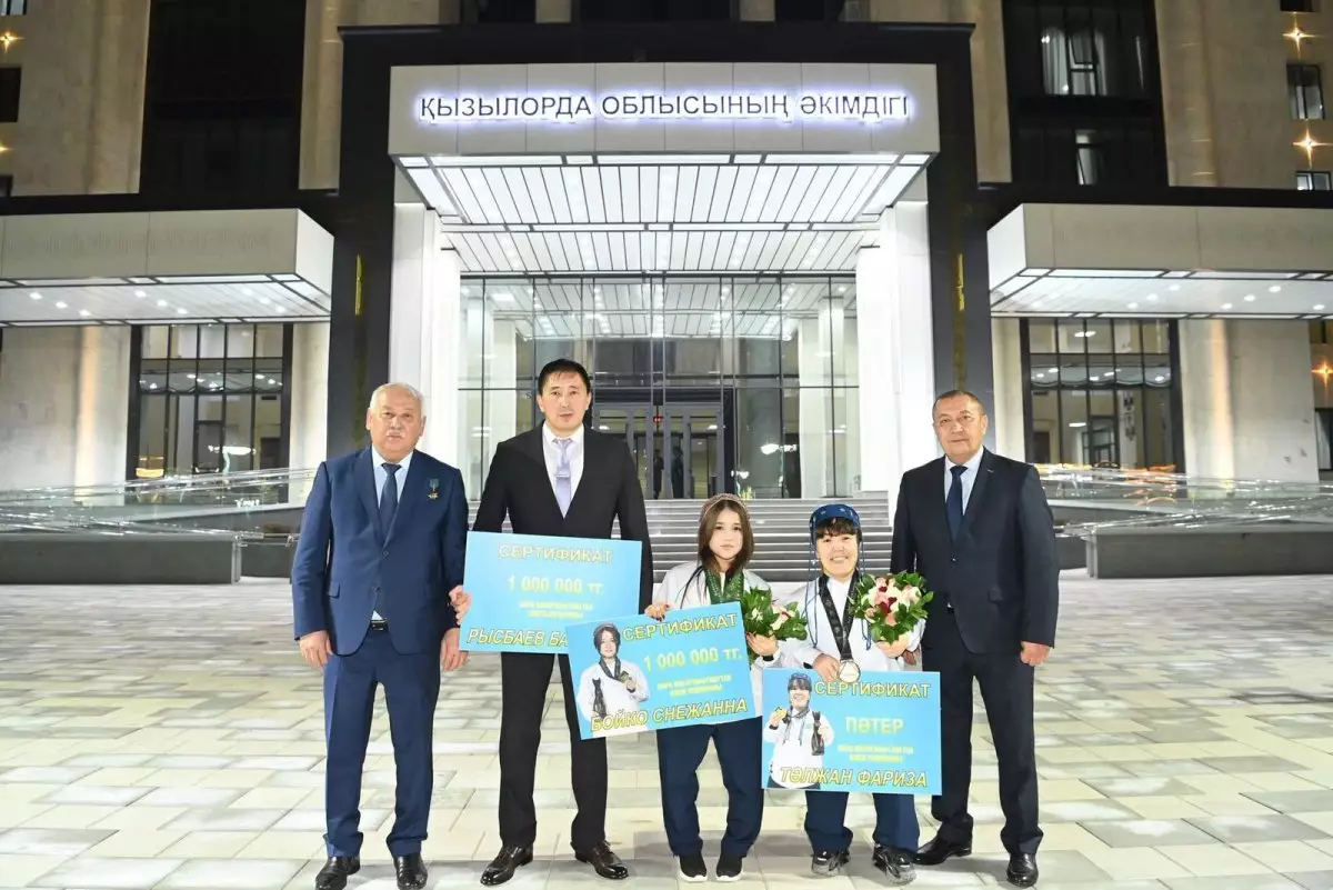 Қызылорда облысының әкімі парапауэрлифтингтен әлем чемпиондарымен кездесті