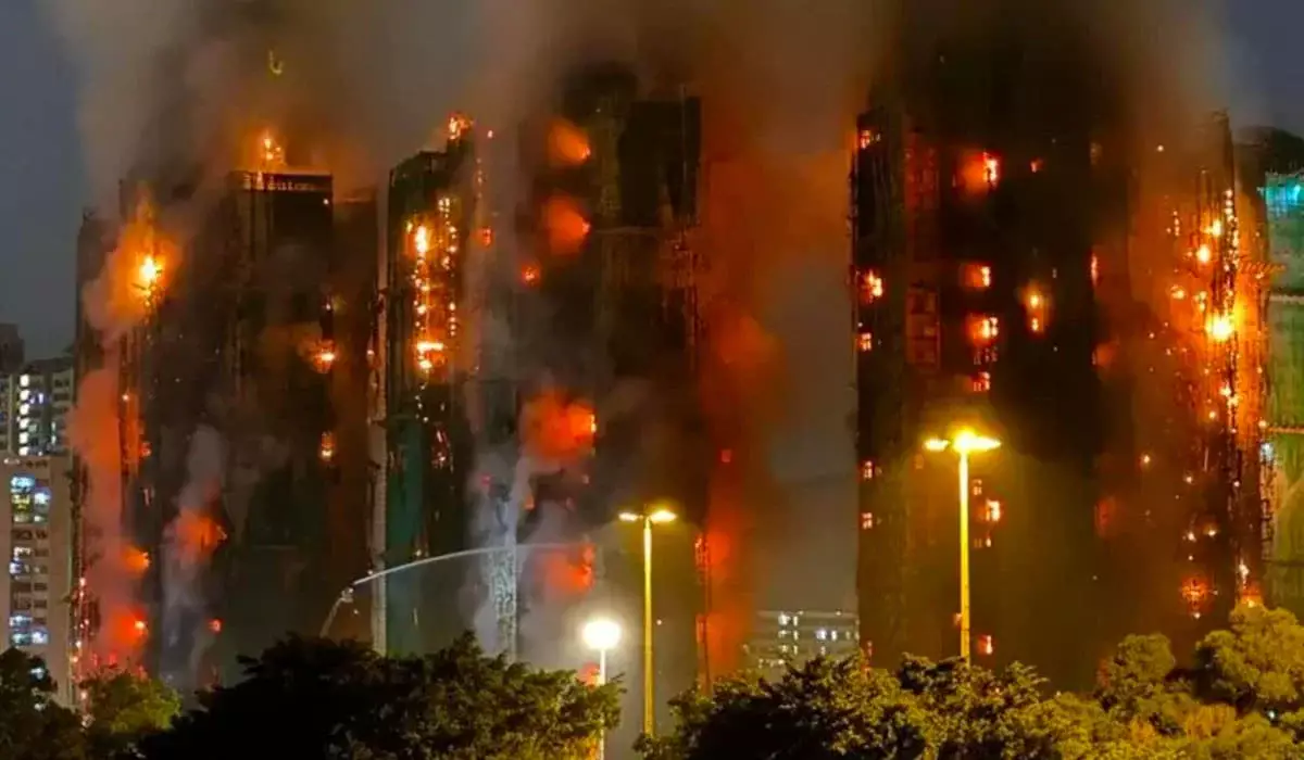 Пожар в Гонконге: растет число жертв, задержаны трое подозреваемых